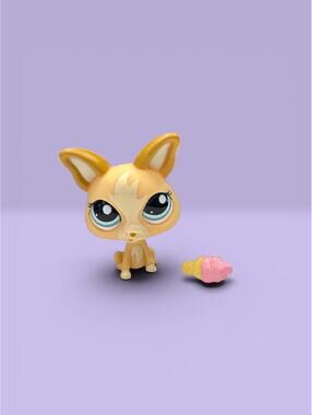 Littlest Pet Shop LPS Chihuahua #1656 with Ice Cream Accessory.